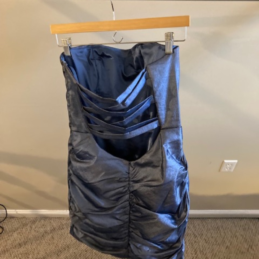 Cache dress - Picture 2 of 4